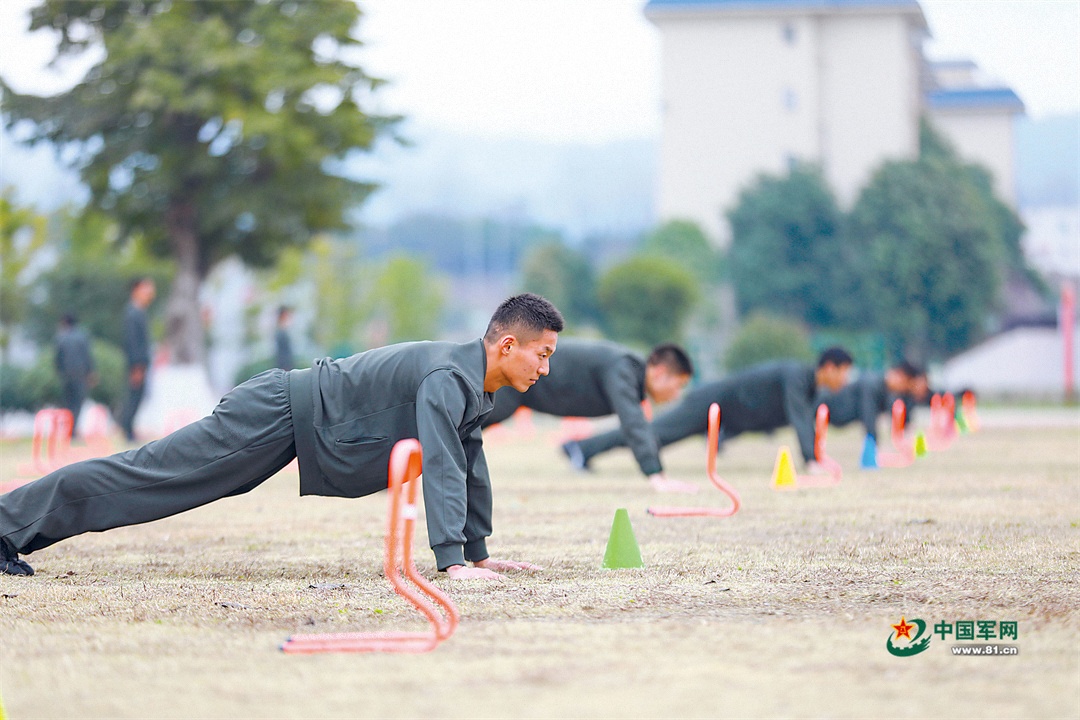“冠军教练团队”到来后他们解锁了更多“夺冠密码”(图1) “冠军教练团队”到来后他们解锁了更多“夺冠密码”(图1)